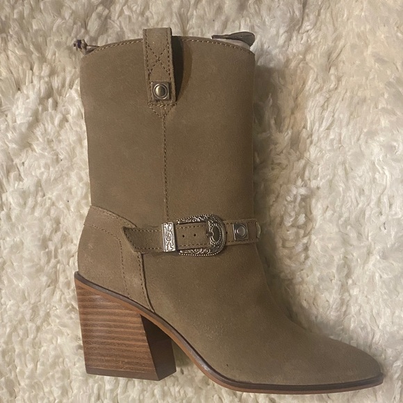 Stylish Tan Ankle Boots - Picture 3 of 5